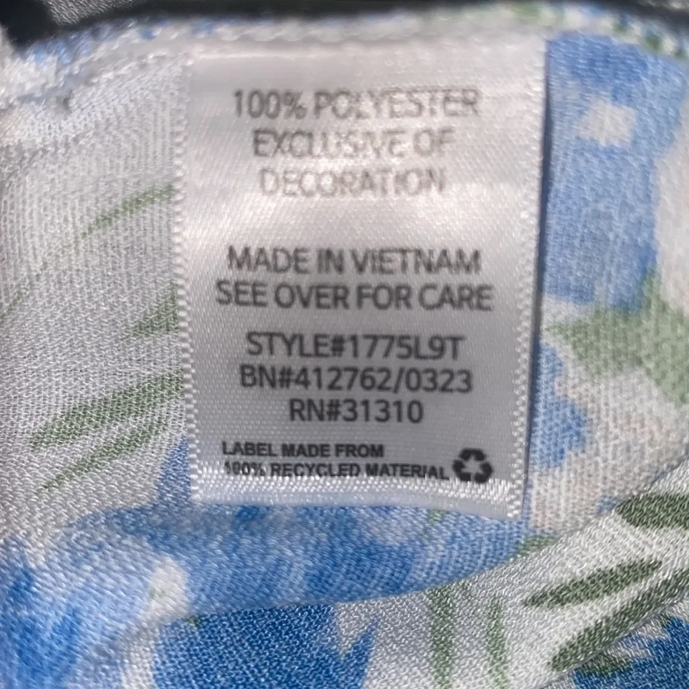NWOT Fortune & Ivy, Stitch Fix Blue‎ & White Floral Crochet Short Sleeve Top